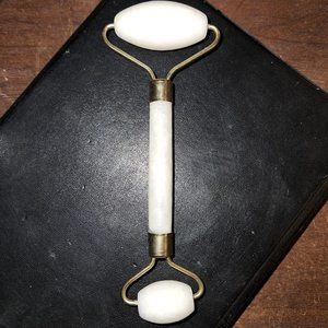 FREE with purchase of $10+ - Quartz Facial Roller